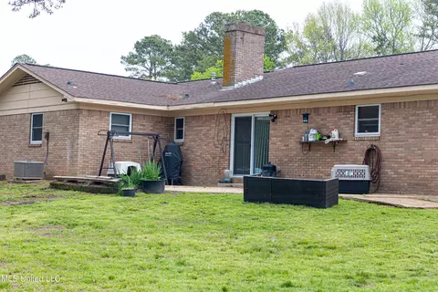 Exterior - 6071 Waverly Dr, Jackson, MS 39206 photo 7 of 7