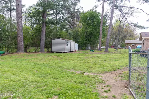 Exterior - 6071 Waverly Dr, Jackson, MS 39206 photo 5 of 7