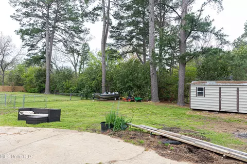 Exterior - 6071 Waverly Dr, Jackson, MS 39206 photo 6 of 7