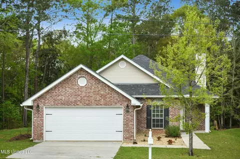 9518 Lono Pl, Diamondhead, MS 39525