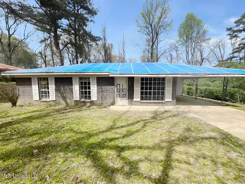 104 Warriors Ln, Vicksburg, MS 39180