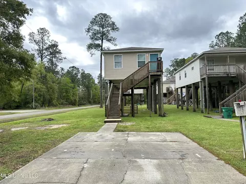 6012 Dogwood Dr, Bay Saint Louis, MS 39520