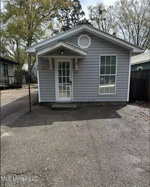 310 Dewey Ave, Ocean Springs, MS 39564