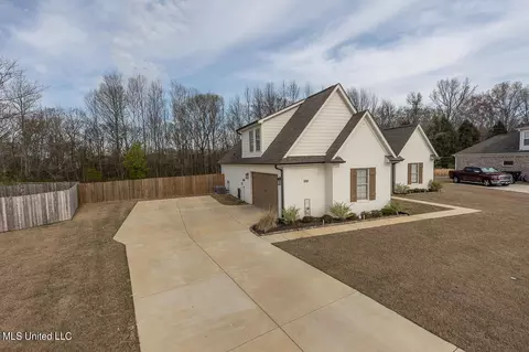 Exterior - 1712 Creek Haven Dr, Hernando, MS 38632 photo 13 of 13