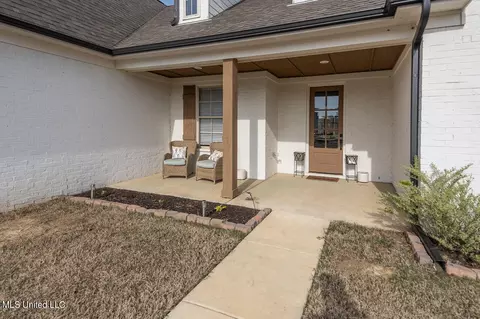 Exterior - 1712 Creek Haven Dr, Hernando, MS 38632 photo 9 of 13