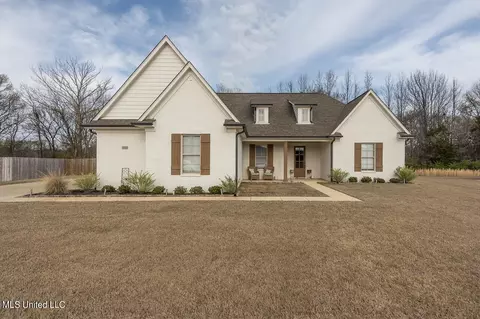 Exterior - 1712 Creek Haven Dr, Hernando, MS 38632 photo 2 of 13