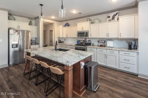 Kitchen - 1712 Creek Haven Dr, Hernando, MS 38632 photo 3 of 4