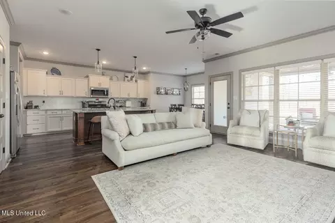 Living - 1712 Creek Haven Dr, Hernando, MS 38632 photo 1 of 2