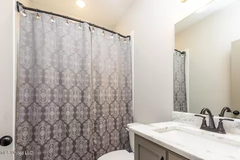 Bath - 1712 Creek Haven Dr, Hernando, MS 38632 photo 4 of 5