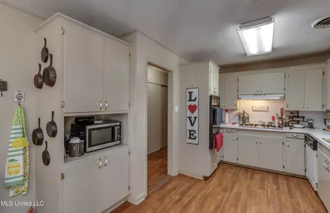 Kitchen - 718 W Highway 28, Mize, MS 39116 photo 1 of 7