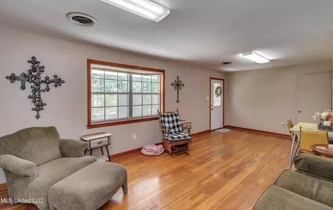 Living - 718 W Highway 28, Mize, MS 39116 photo 4 of 5