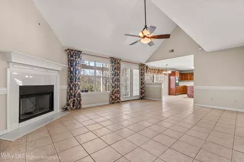 Living - 3601 Sherrod Dr, Nesbit, MS 38651 photo 1 of 2