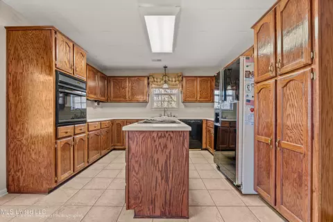Kitchen - 3601 Sherrod Dr, Nesbit, MS 38651 photo 2 of 3