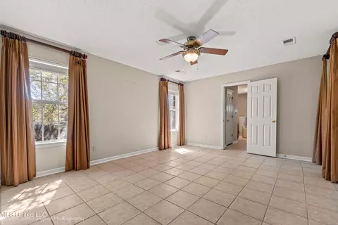 Living - 3601 Sherrod Dr, Nesbit, MS 38651 photo 2 of 2