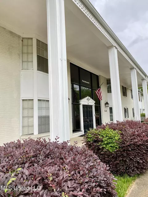 5025 Wayneland Dr #B-4, Jackson, MS 39211
