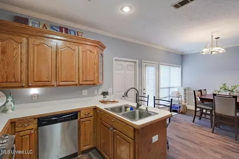 Kitchen - 398 Pecan Cir, Brandon, MS 39042 photo 3 of 5