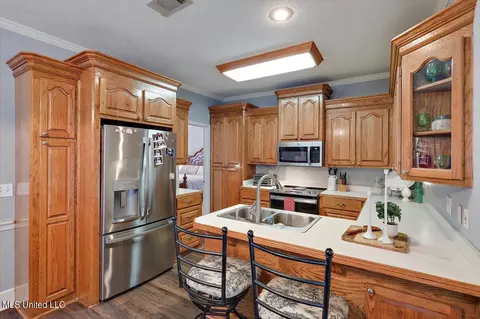Kitchen - 398 Pecan Cir, Brandon, MS 39042 photo 2 of 5