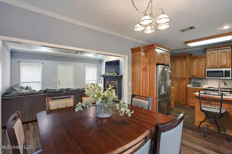 Dining - 398 Pecan Cir, Brandon, MS 39042 photo 2 of 2