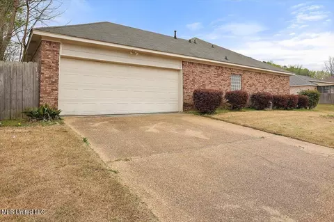 Exterior - 398 Pecan Cir, Brandon, MS 39042 photo 4 of 8