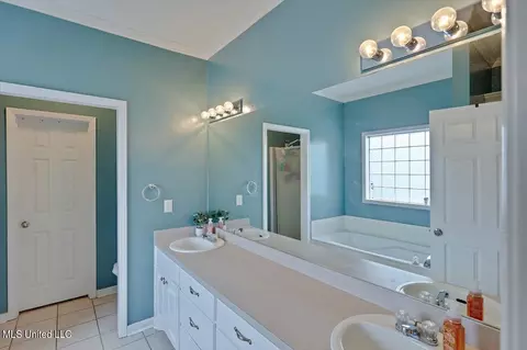 Bath - 398 Pecan Cir, Brandon, MS 39042 photo 1 of 3