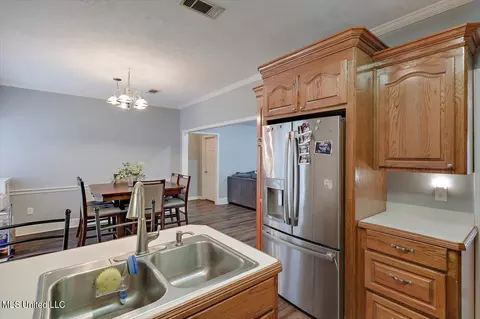 Kitchen - 398 Pecan Cir, Brandon, MS 39042 photo 4 of 5
