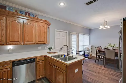 Kitchen - 398 Pecan Cir, Brandon, MS 39042 photo 5 of 5