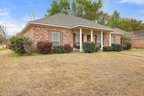 Exterior - 398 Pecan Cir, Brandon, MS 39042 photo 3 of 8