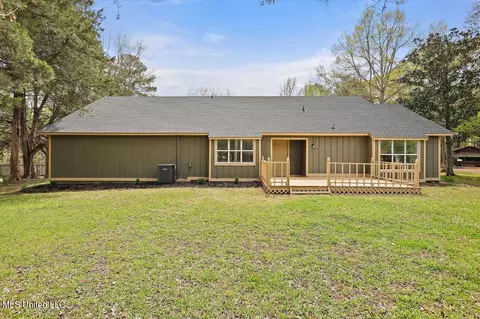 101 Country Club Rd, Florence, MS 39073