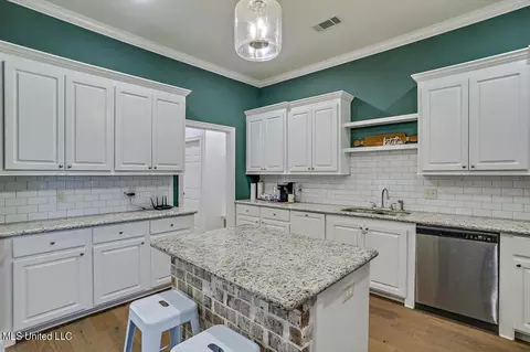 Kitchen - 221 Chartleigh Cir, Canton, MS 39046 photo 4 of 4