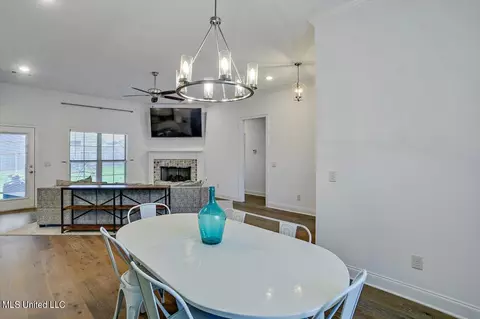 Dining - 221 Chartleigh Cir, Canton, MS 39046 photo 2 of 2