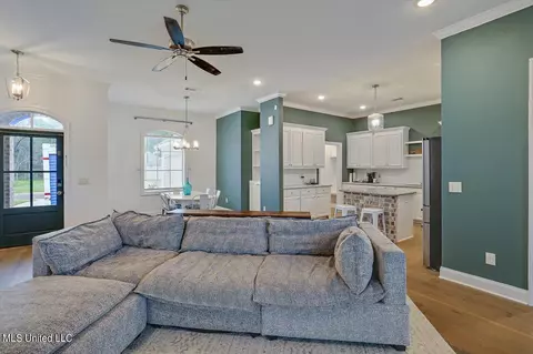 Living - 221 Chartleigh Cir, Canton, MS 39046 photo 3 of 4