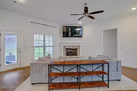 Living - 221 Chartleigh Cir, Canton, MS 39046 photo 4 of 4