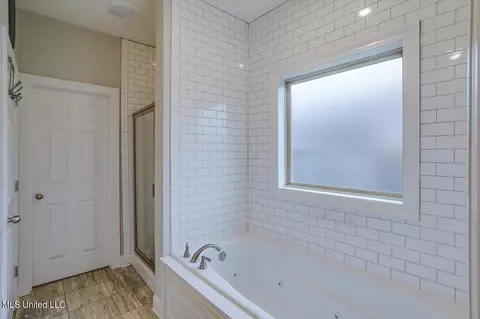 Bath - 221 Chartleigh Cir, Canton, MS 39046 photo 2 of 5