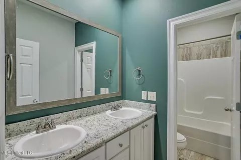 Bath - 221 Chartleigh Cir, Canton, MS 39046 photo 3 of 5