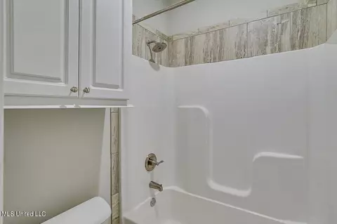 Bath - 221 Chartleigh Cir, Canton, MS 39046 photo 4 of 5