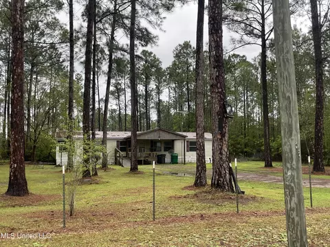 6400 Big Point Rd, Moss Point, MS 39562
