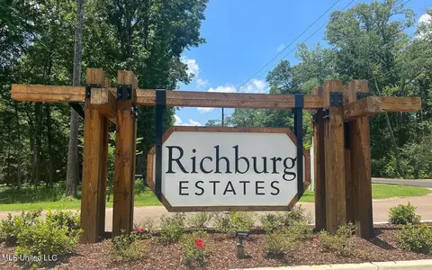 137 Richburg Ct, Pearl, MS 39208
