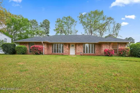 1435 Autumn Oaks Dr, Jackson, MS 39211