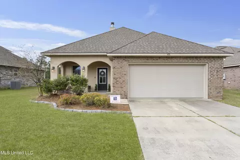 491 Palm Breeze Dr, Ocean Springs, MS 39564