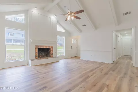 Living - 739 Benwick Dr, Brandon, MS 39047 photo 2 of 5