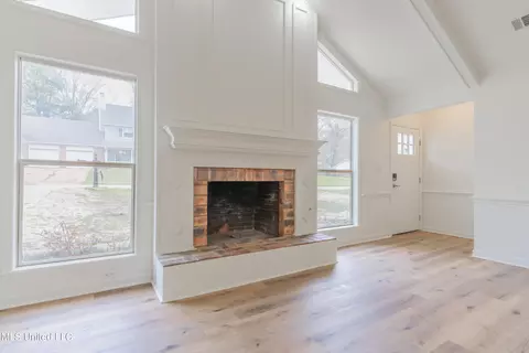 Living - 739 Benwick Dr, Brandon, MS 39047 photo 3 of 5