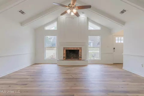 Living - 739 Benwick Dr, Brandon, MS 39047 photo 1 of 5