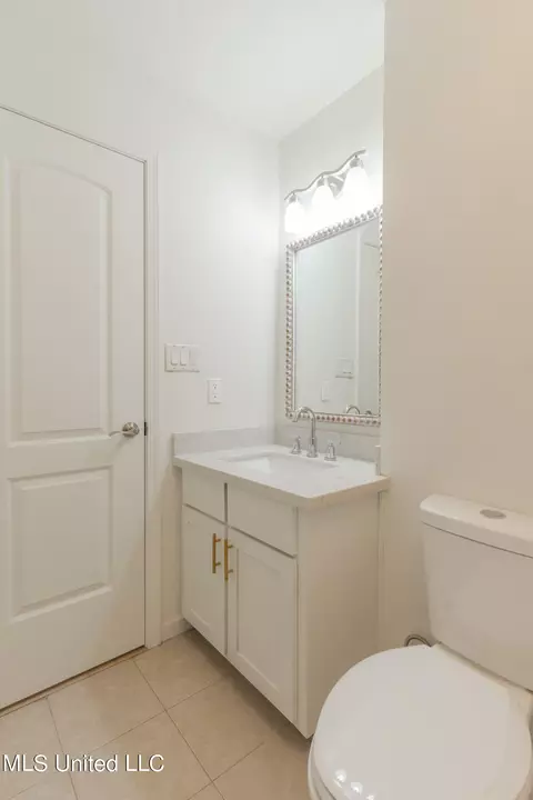 Bath - 739 Benwick Dr, Brandon, MS 39047 photo 5 of 5