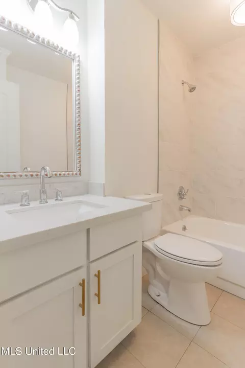 Bath - 739 Benwick Dr, Brandon, MS 39047 photo 4 of 5