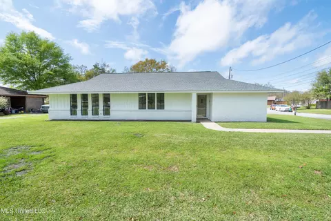 1201 Woodlawn Pl, Long Beach, MS 39560