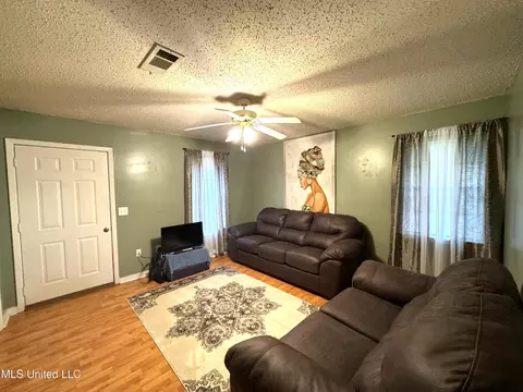 2375 Riffle Ave, Jackson, MS 39209 photo 3