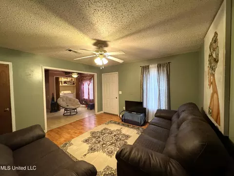 2375 Riffle Ave, Jackson, MS 39209 photo 2