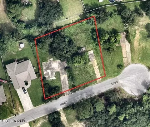 4 King Cir, Pass Christian, MS 39571