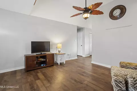 10604 Maple St, Ocean Springs, MS 39565 photo 8
