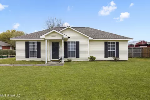 10604 Maple St, Ocean Springs, MS 39565